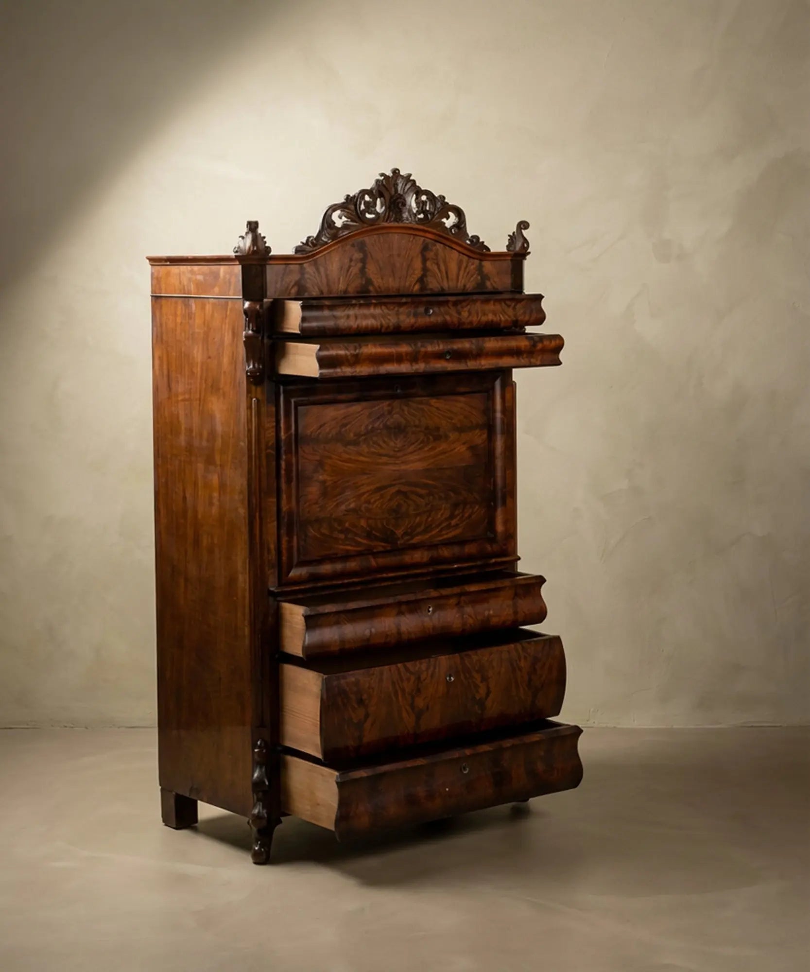 Secreter Abatant antiguo en Pluma de Nogal