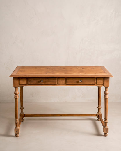 Escritorio vintage francés de nogal con dos cajones vista frontal — Antique Arte y Decoración