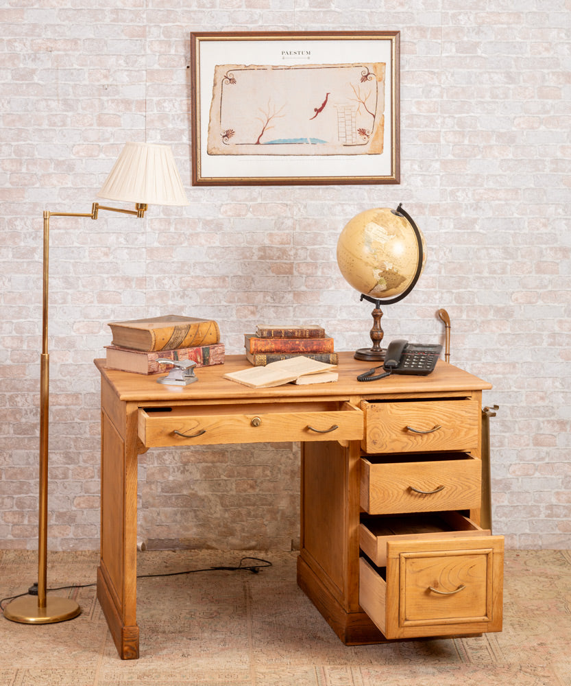 Antique oak desk El Pizarral