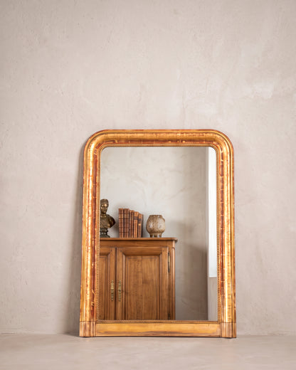 Espejo antiguo dorado al pan de oro estilo Luis Felipe vista frontal — Antique Arte y Decoración