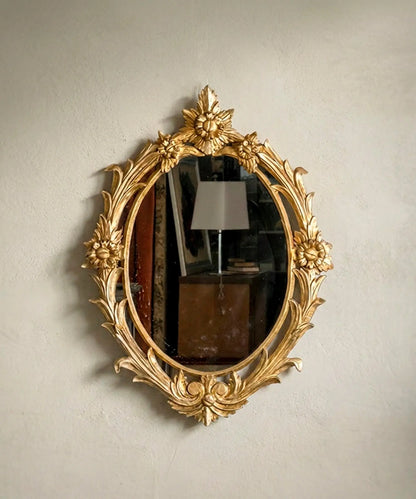 Espejo ovalado antiguo dorado al pan de oro vista frontal talla floral — Antique Arte y Decoración