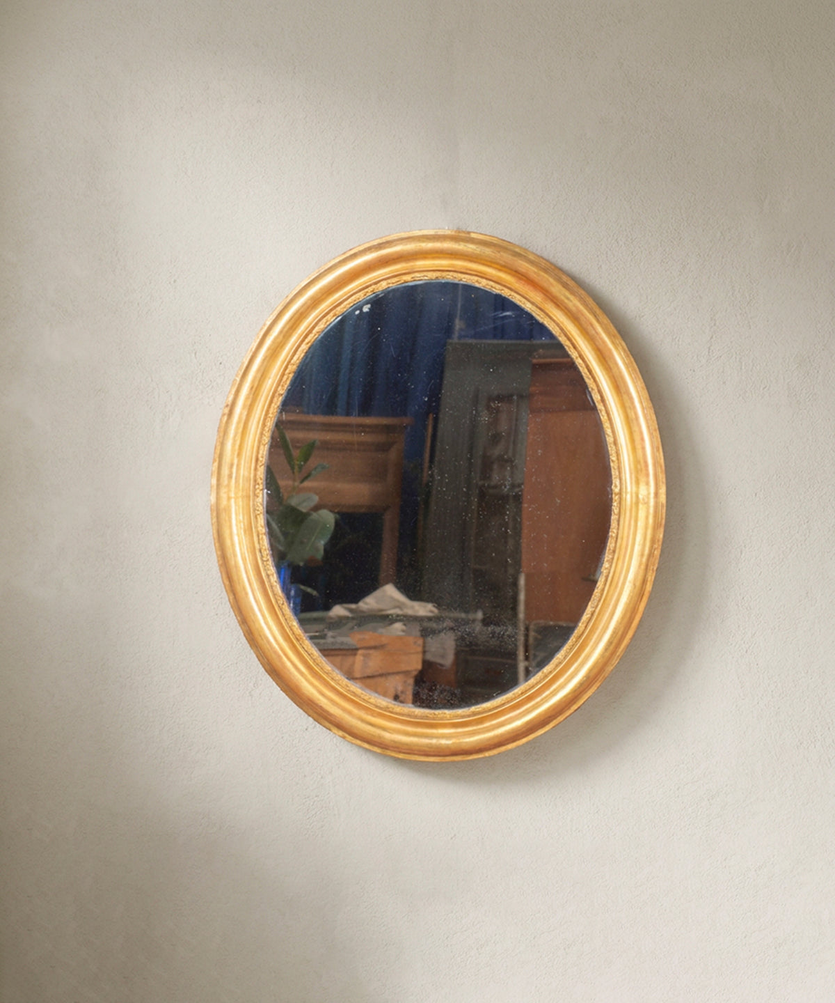 Espejo antiguo ovalado dorado al pan de oro vista frontal — Antique Arte y Decoración