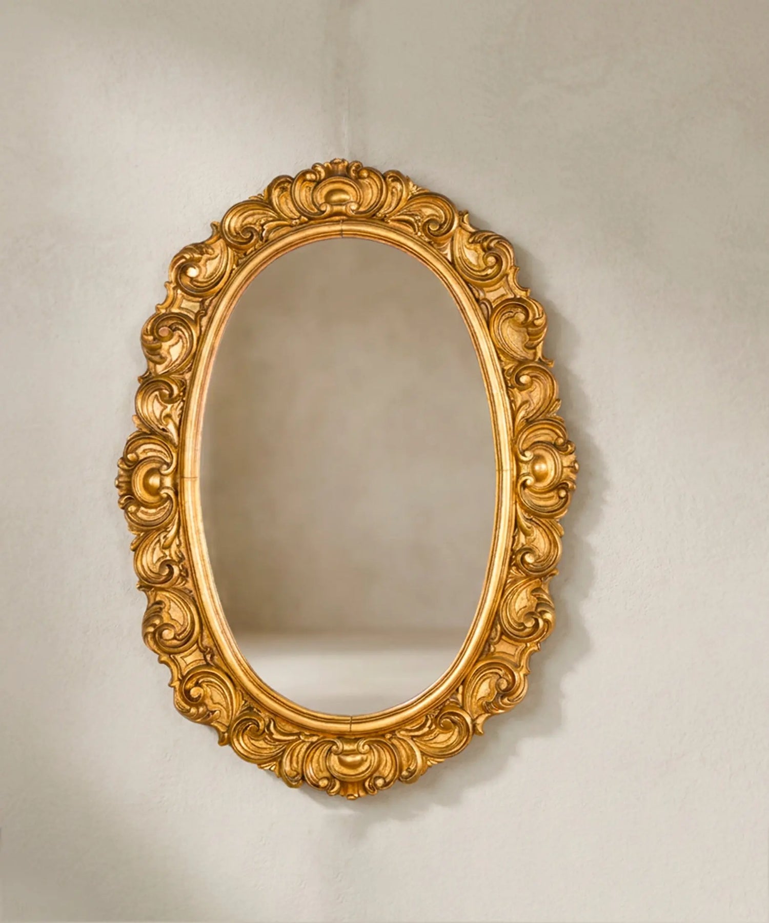 Espejo vintage ovalado dorado al pan de oro vista frontal vertical — Antique Arte y Decoración