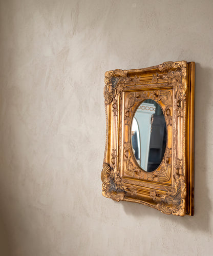 Espejo dorado estilo Luis XV visto de lado, con el fondo del marco y la trasera de madera — Antique Arte y Decoración