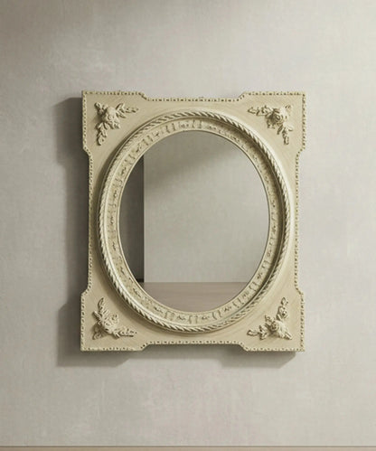 Espejo de pared vintage rectangular con luna ovalada estilo shabby chic en tonos crema.