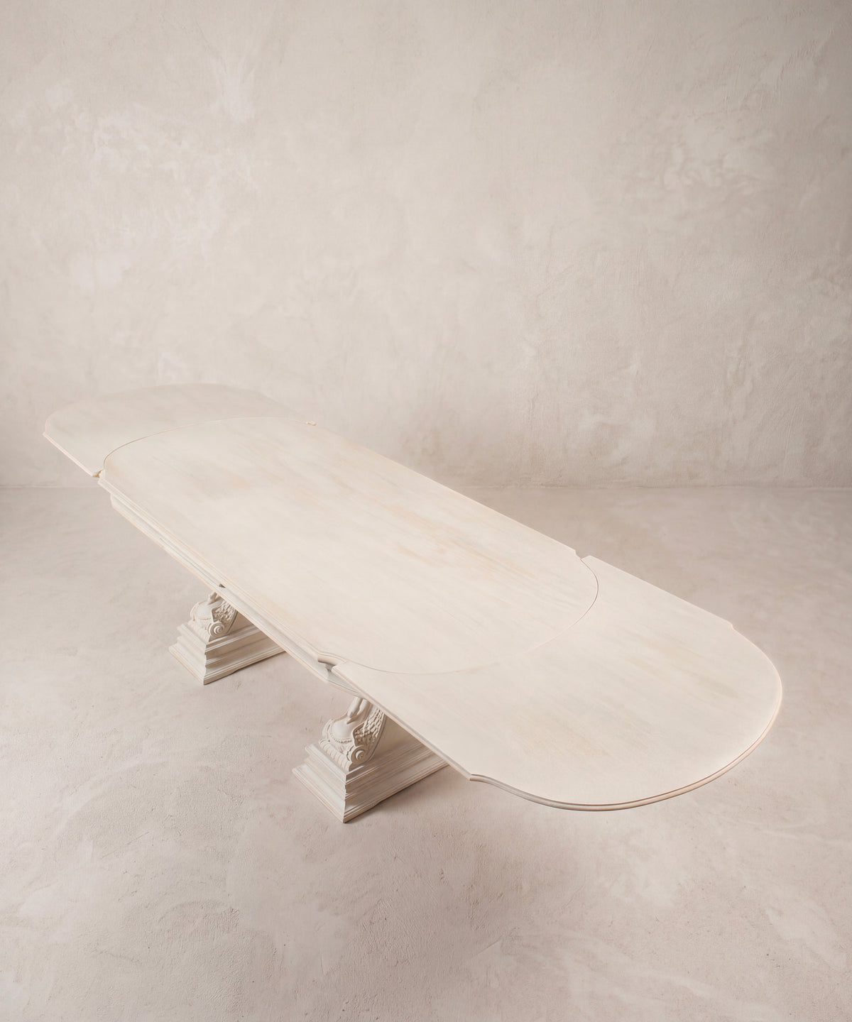 Mesa de Comedor Extensible con Cisnes Tallados | Estilo Imperio en Haya Maciza