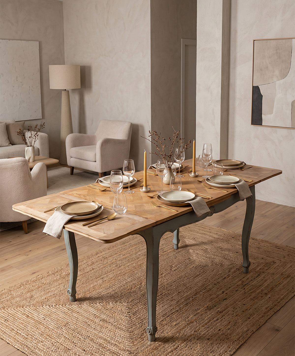 Mesa de comedor extensible de roble abierta a 236 cm en comedor con velas — Antique Arte y Decoración