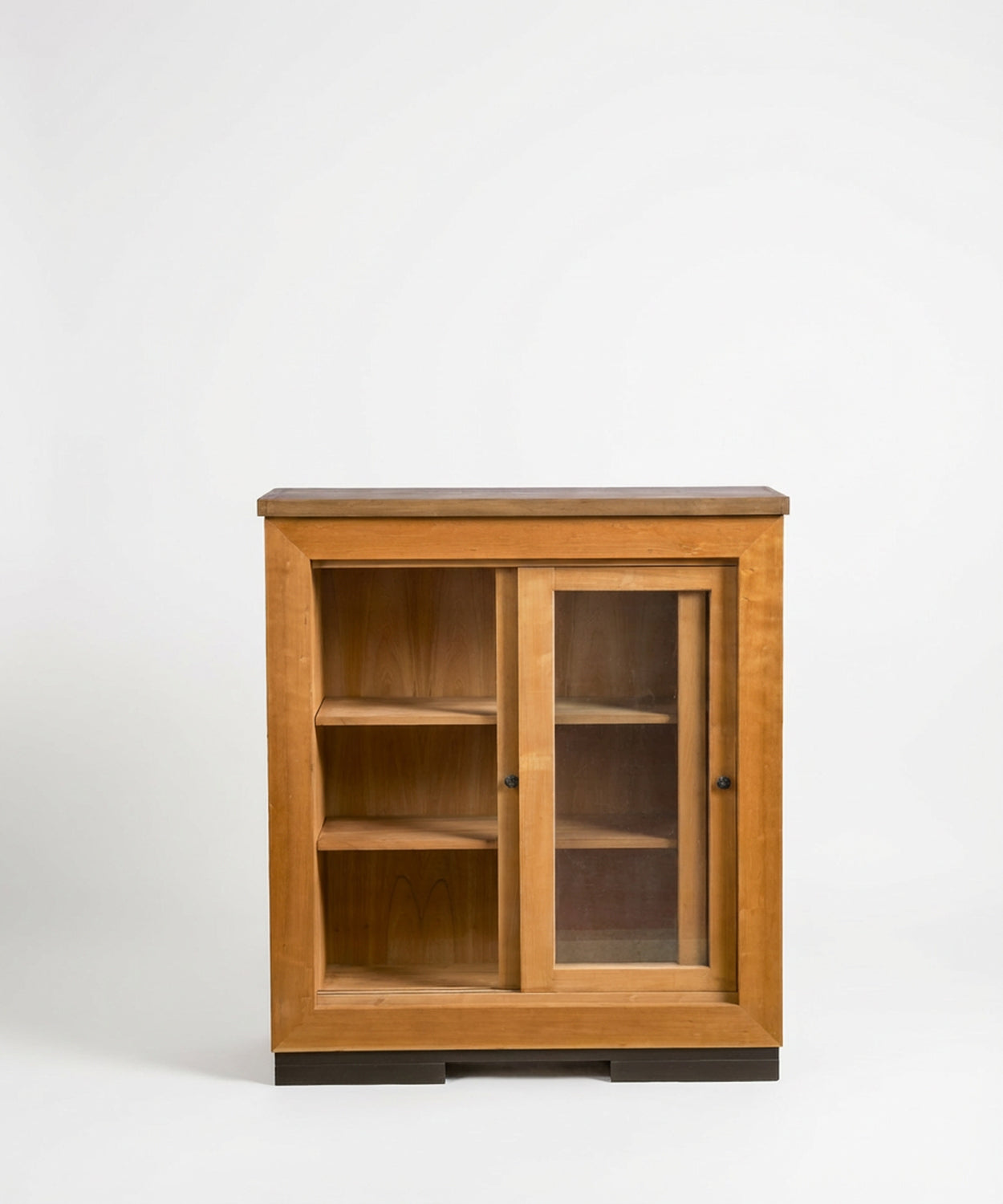 Vitrina de madera Muse