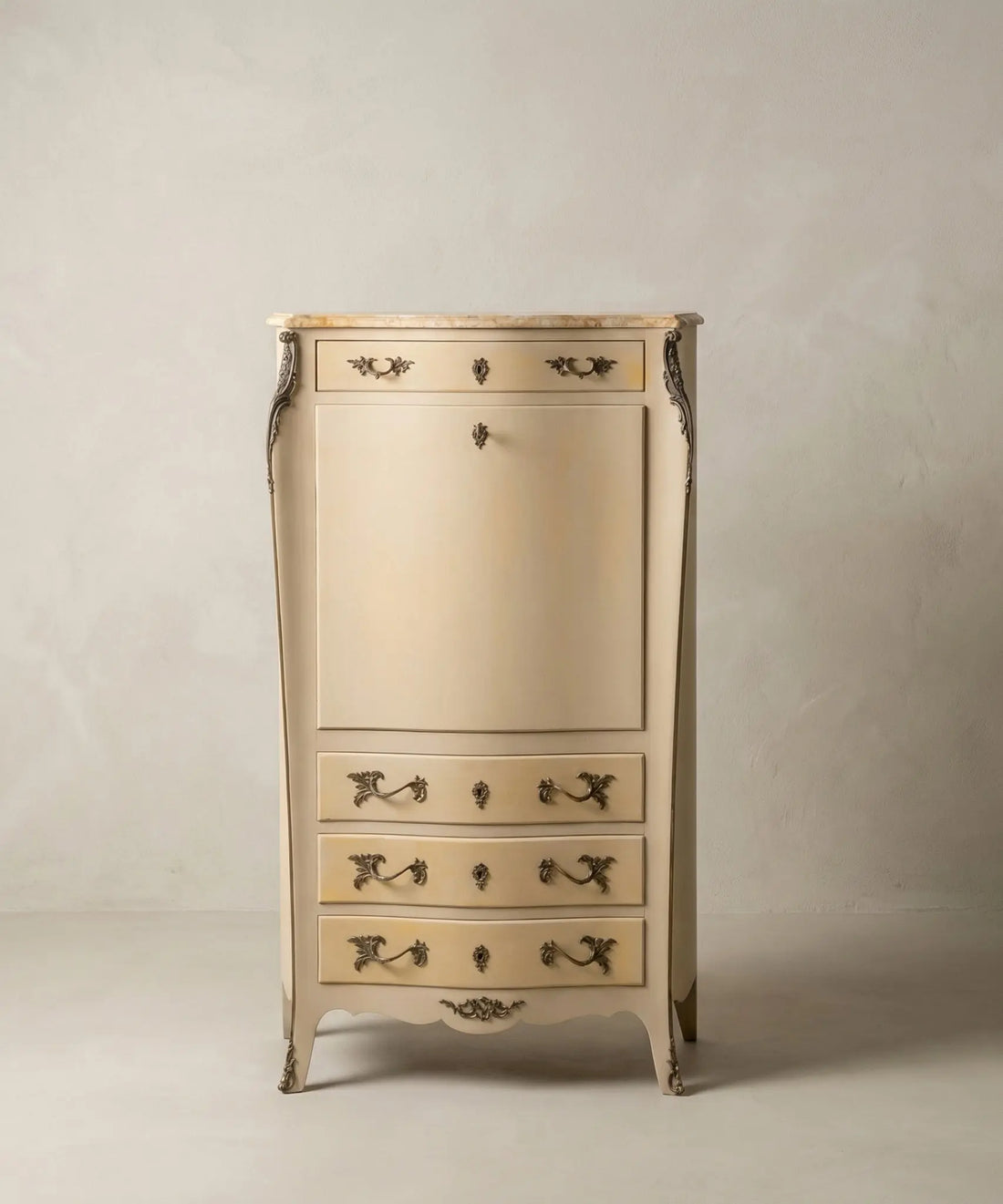 Escritorio secreter vintage estilo francés pintado en color beige con tapa de mármol.