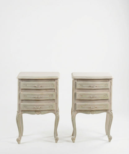 Pareja de mesitas de noche de estilo provenzal en gris envejecido