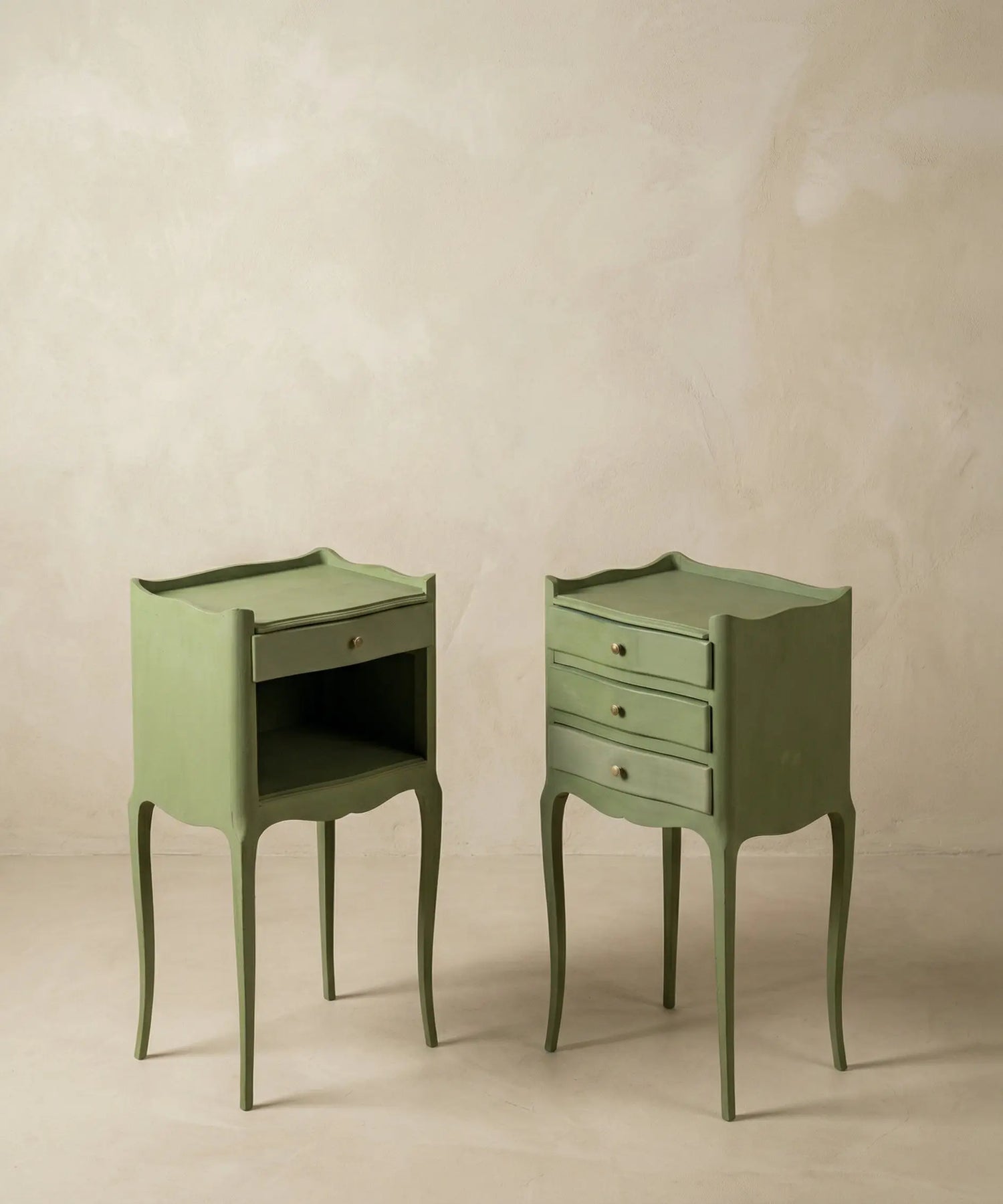 Pareja de Mesitas de Noche Vintage Verde Salvia