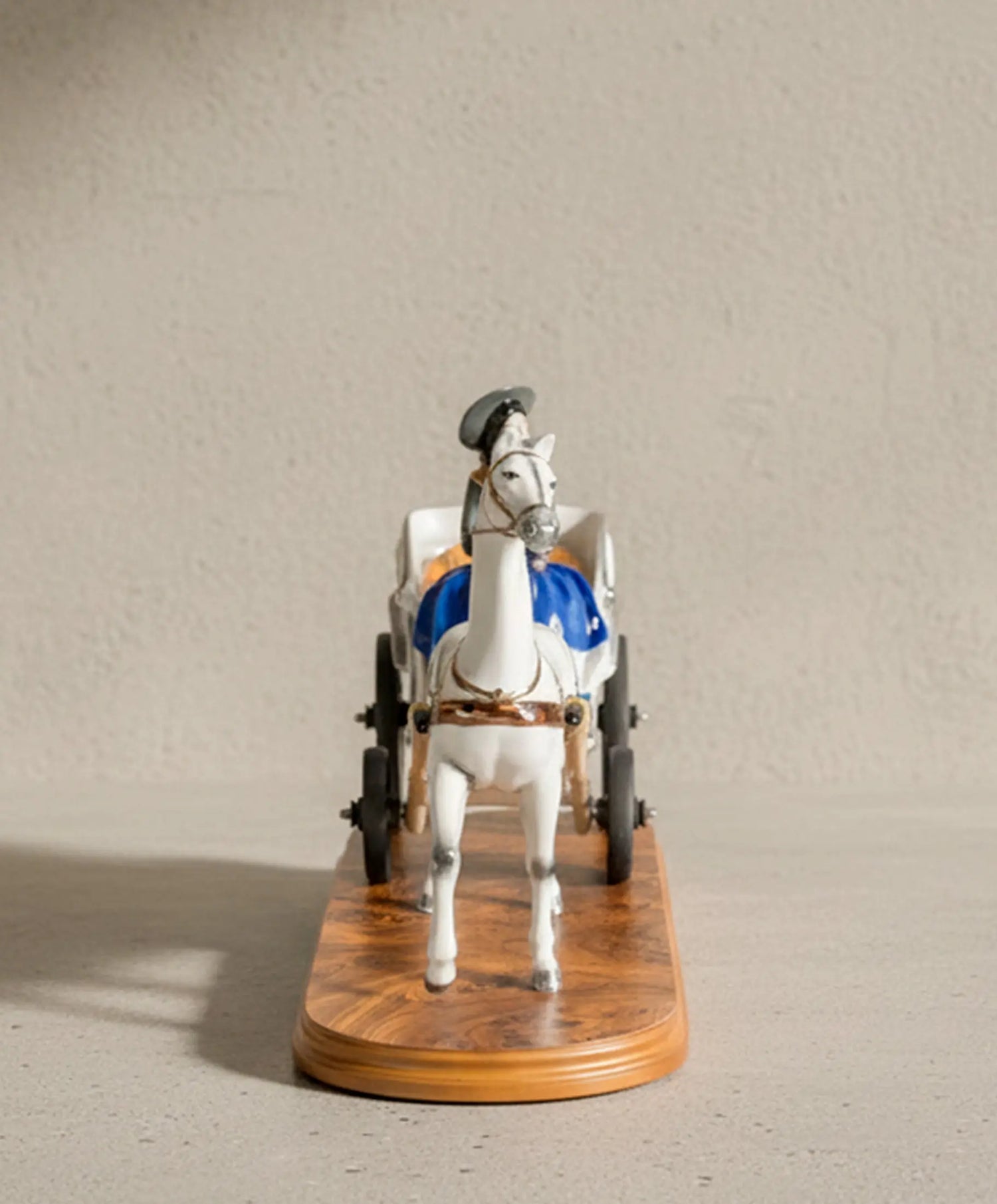 Figura de Porcelana Dama en Carruaje con Caballo | Vintage Siglo XX