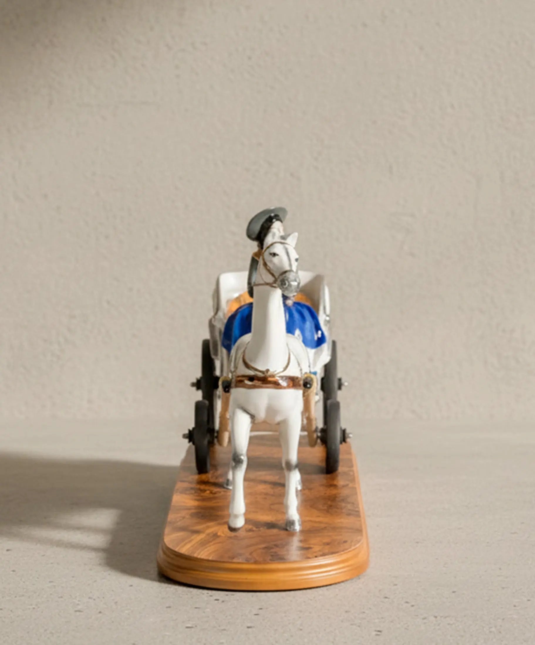 Figura de Porcelana Dama en Carruaje con Caballo | Vintage Siglo XX