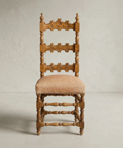 Silla castellana antigua madera torneada tapizado símil piel vista frontal — Antique Arte y Decoración