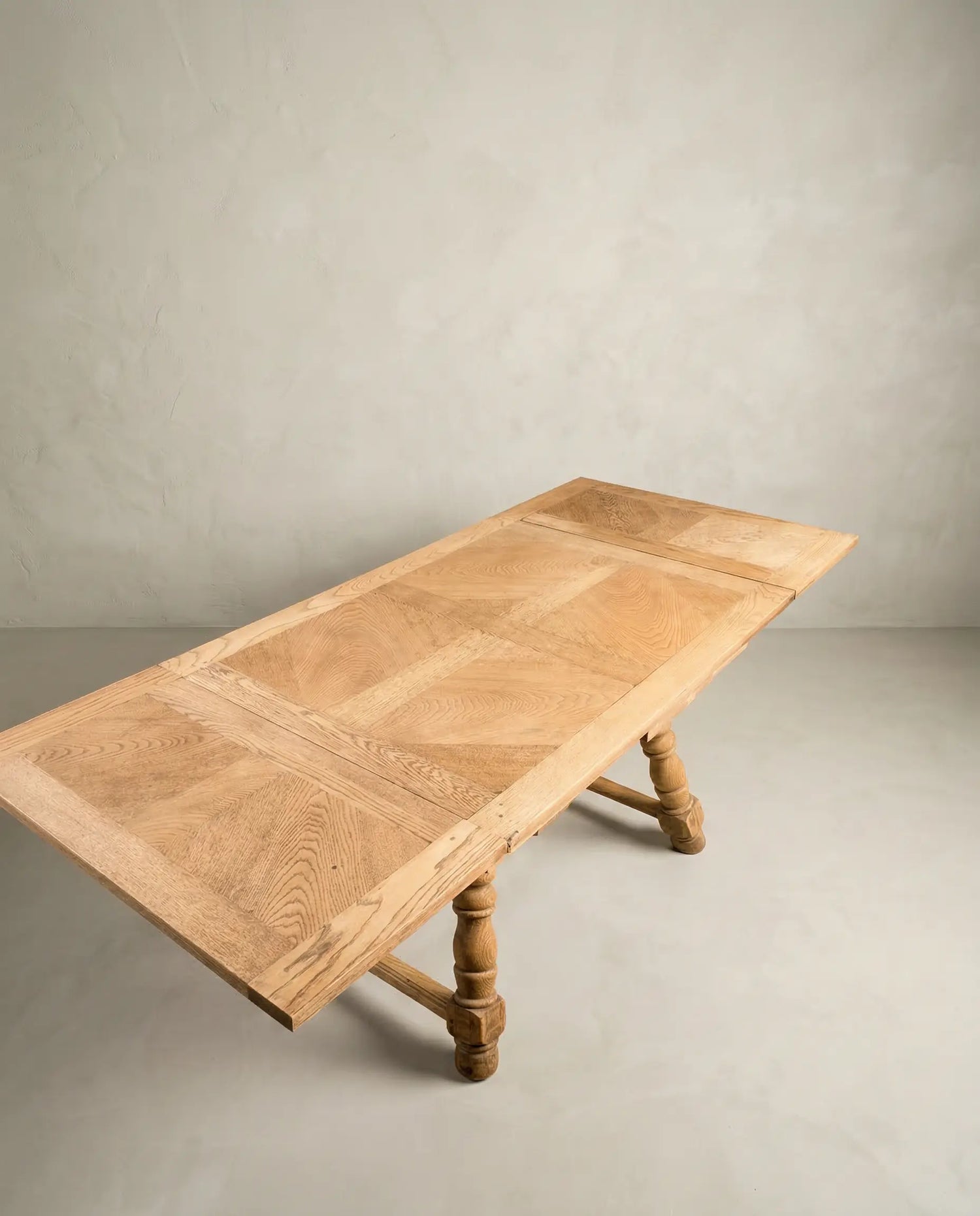 Mesa de comedor extensible en roble natural