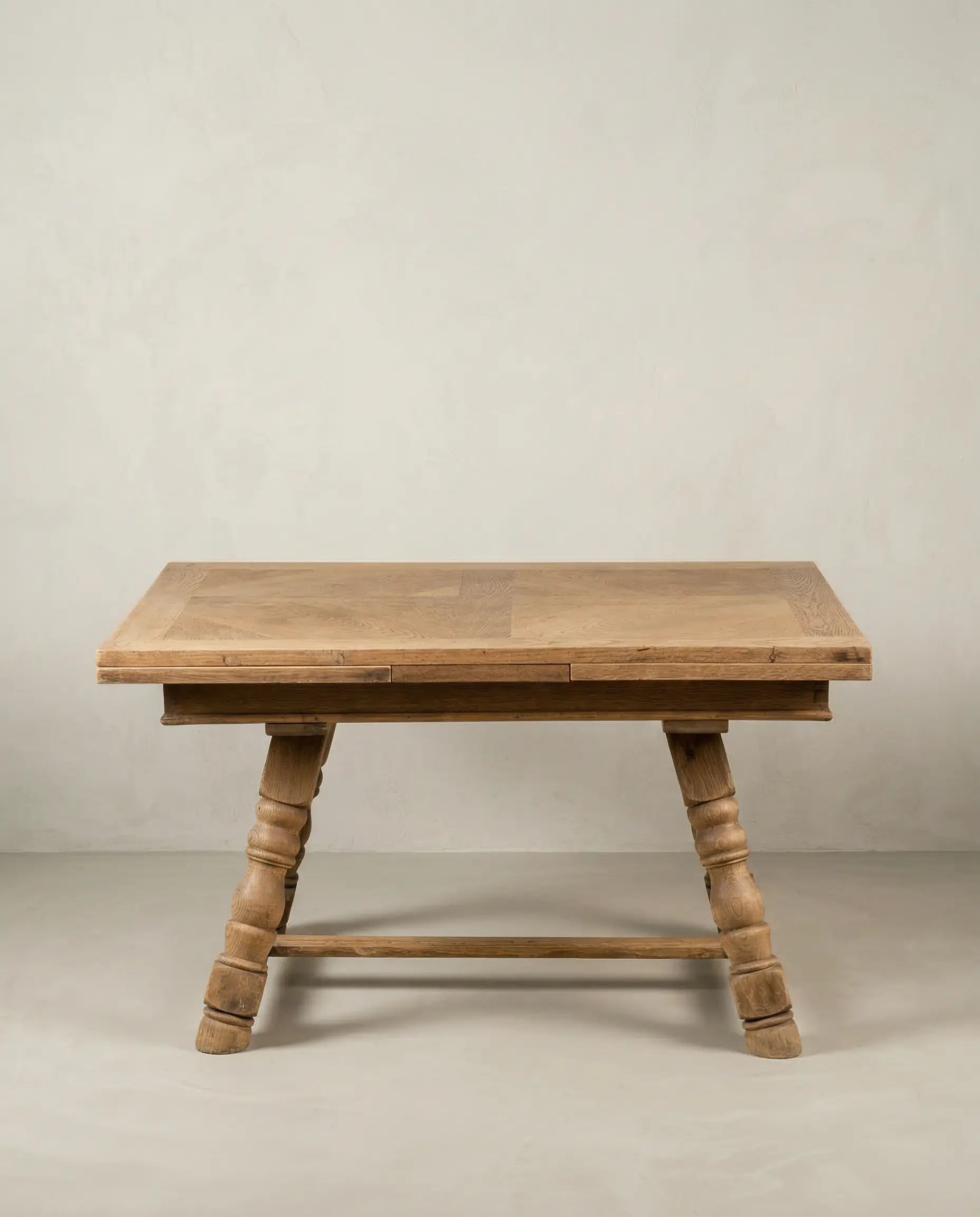 Mesa de comedor extensible en roble natural