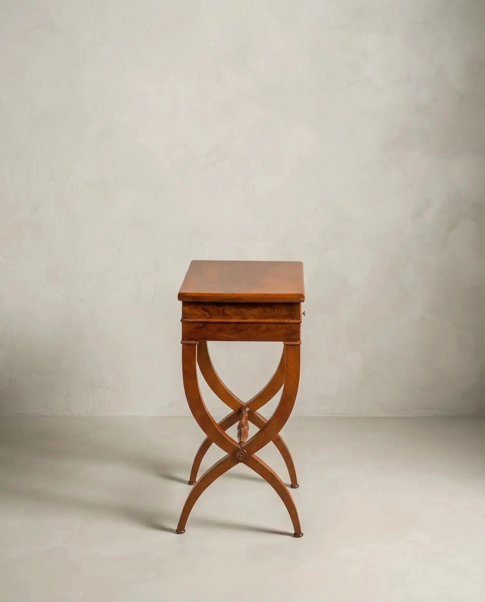Mesa costurero estilo imperio de caoba Antique arte y decoracion