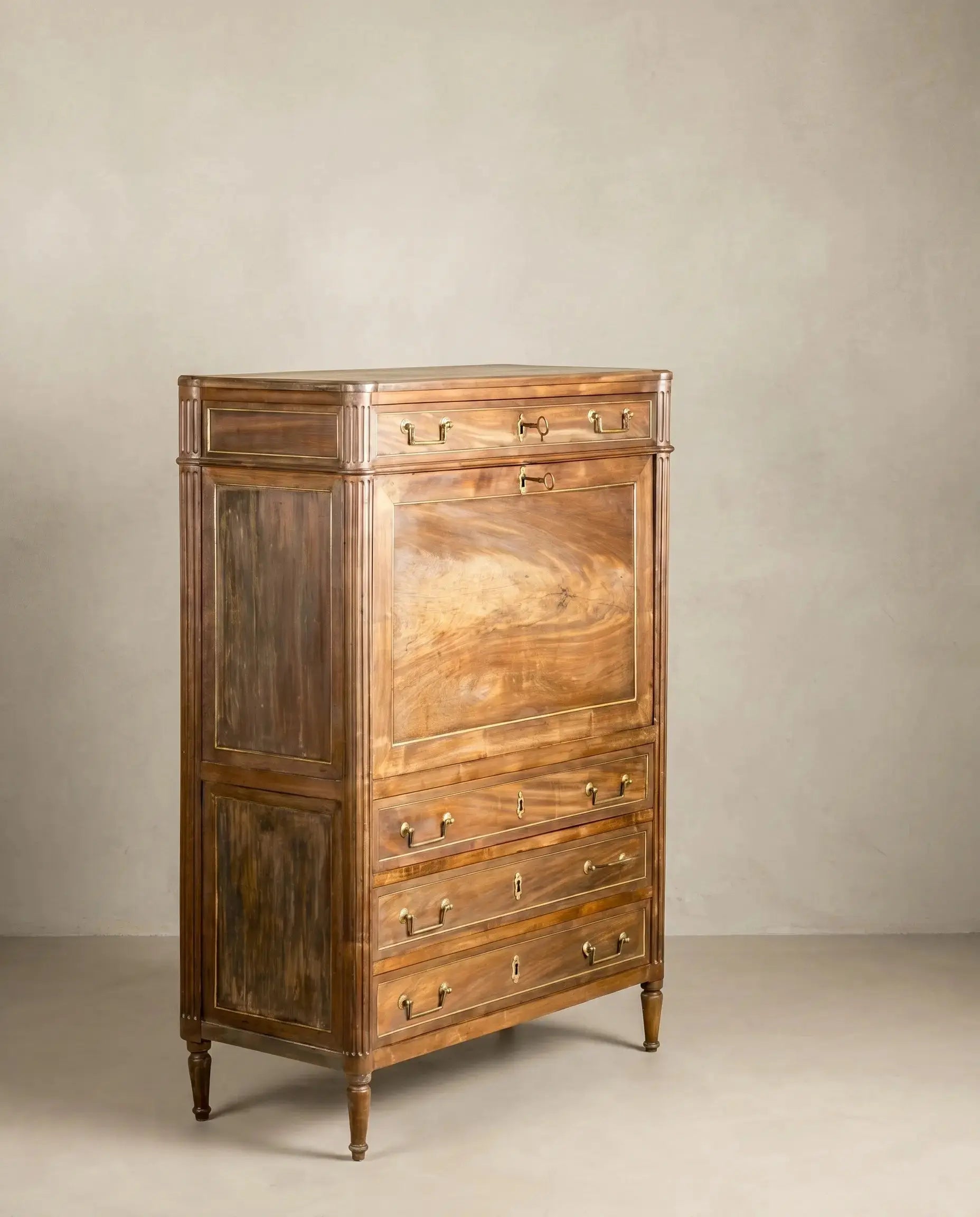 Secreter antiguo de nogal con tapa abatible estilo Luis XVI (Siglo XIX) Antique arte y decoracion