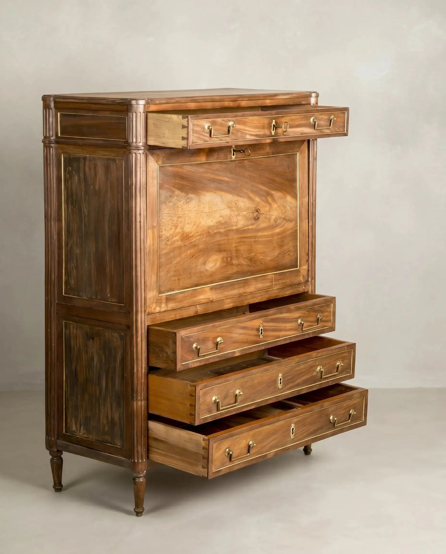 Secreter antiguo de nogal con tapa abatible estilo Luis XVI (Siglo XIX) Antique arte y decoracion