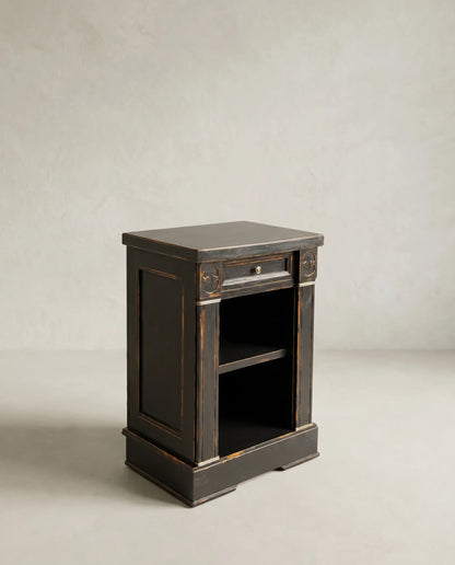 Mesita auxiliar vintage en negro decapé con cajón y estantes abiertos