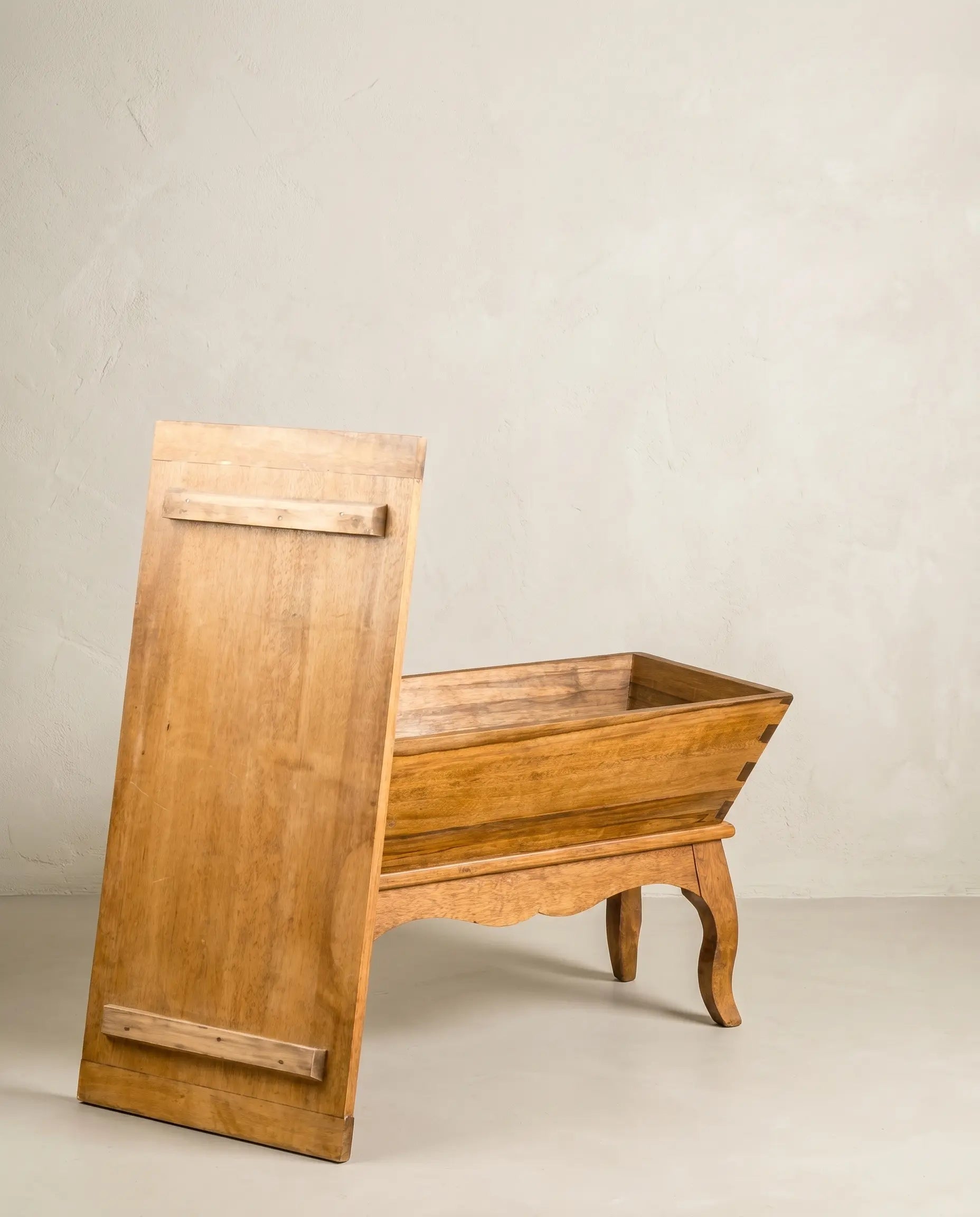 Mesa auxiliar artesa en madera maciza con almacenaje (estilo rústico)