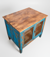 mesa isla industrial de madera con puertas en azul vista superior