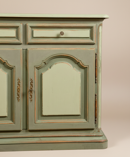 Aparador vintage de estilo provenzal