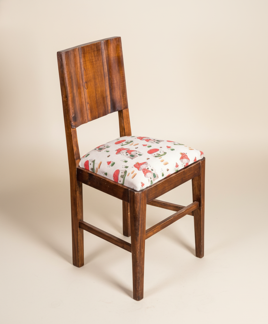 Set of 4 antique Snow White chairs