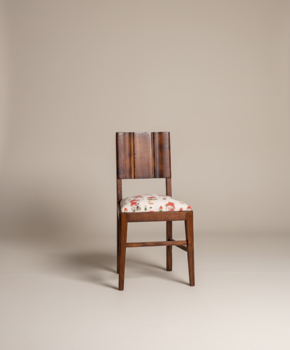 Set of 4 antique Snow White chairs