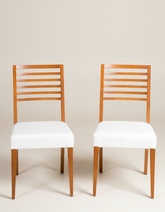 pareja de sillas de madera vista frontal