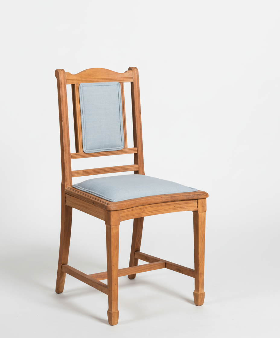 silla de madera con tapizado en azul