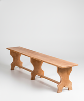 banco antiguo de madera vista lateral