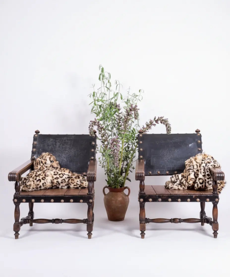 Sillón antiguo de madera y cuero Antique arte y decoracion
