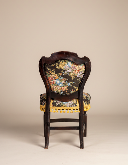 Geelys antique chair