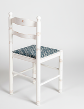 silla de madera vista trasera