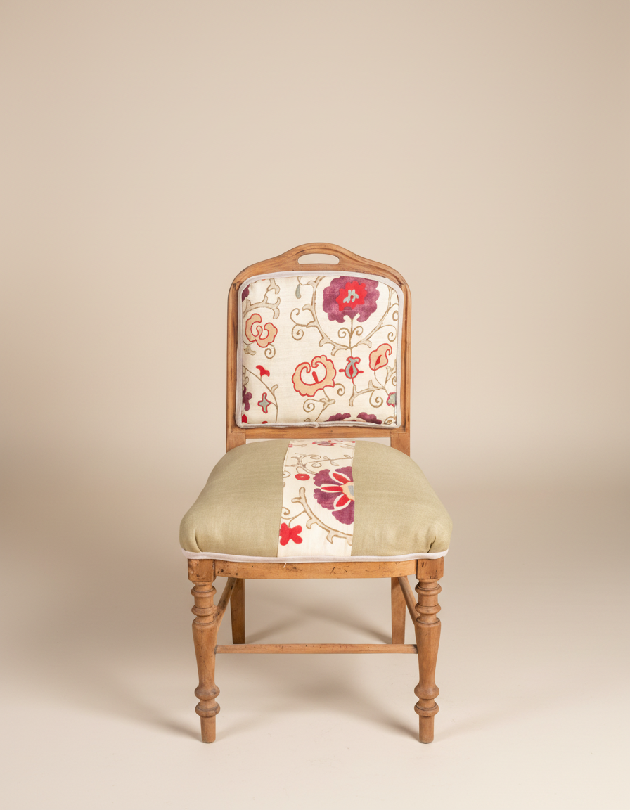 silla antigua de madera frontal
