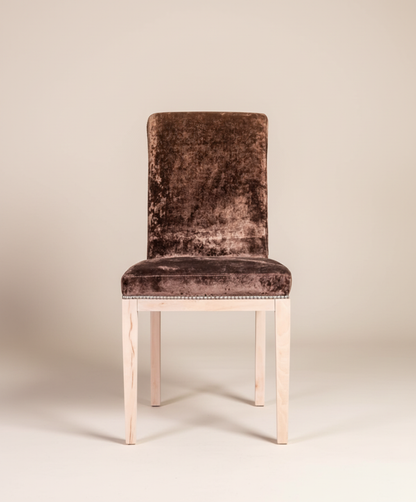 conjunto de sillas tapizadas marrones