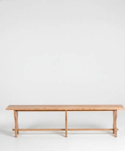 banco antiguo de madera vista frontal
