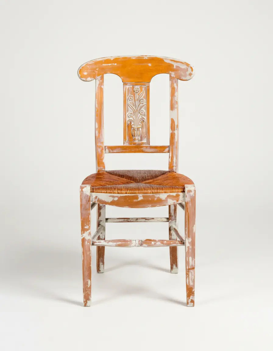 silla de madera lavada de estilo rustico
