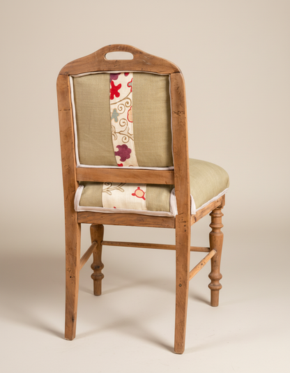 silla antigua de madera trasera