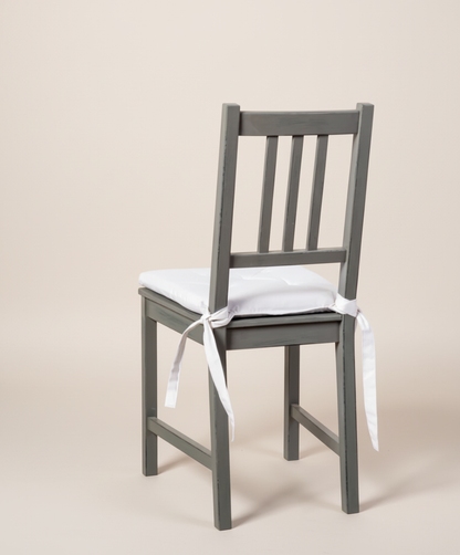 SILLA RUSTICA DE MADERA CON CONJIN VISTA TRASERA