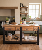 mesa isla industrial decorada
