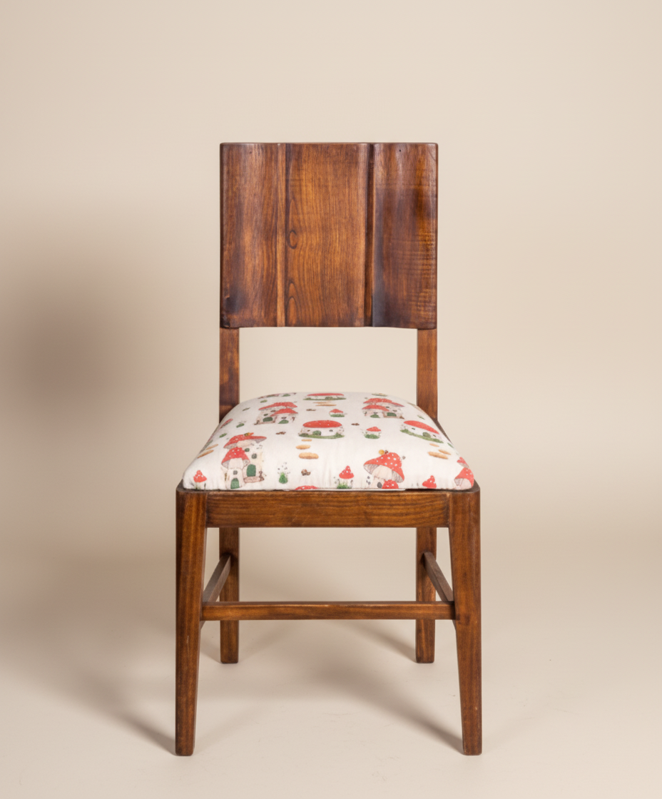 Set of 4 antique Snow White chairs