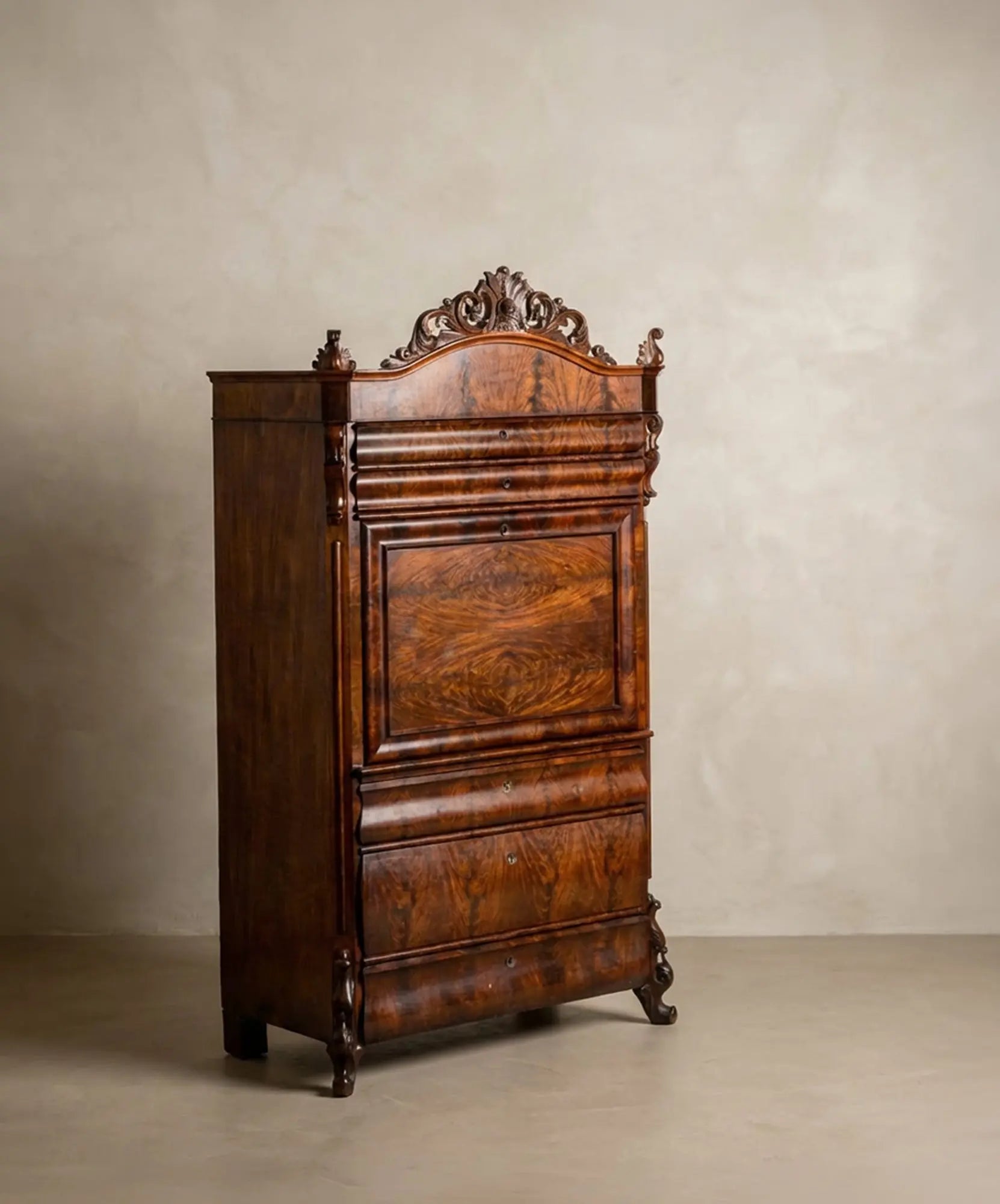 Secreter Abatant antiguo en Pluma de Nogal