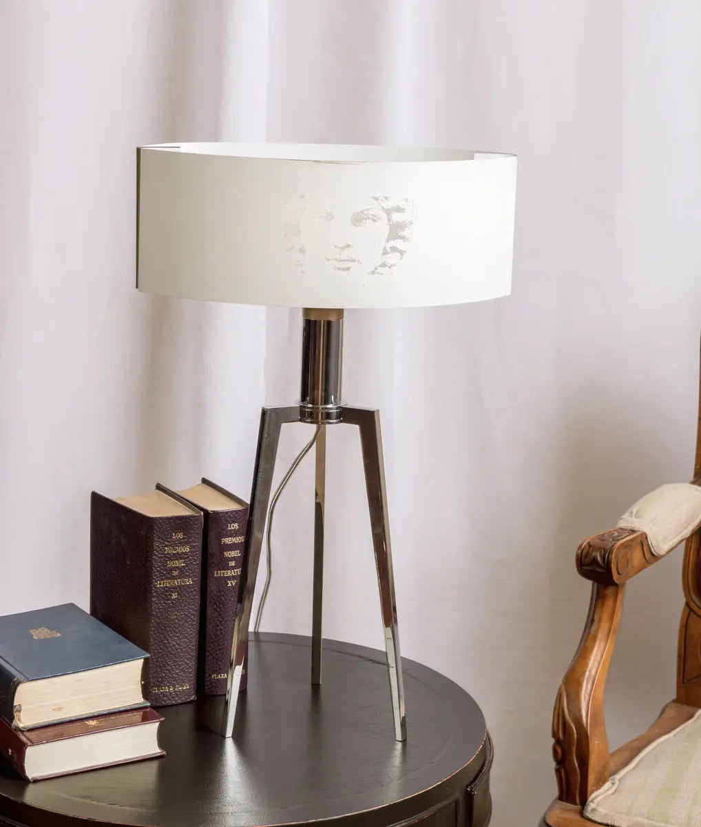 Lámpara de sobremesa trípode Antique arte y decoracion