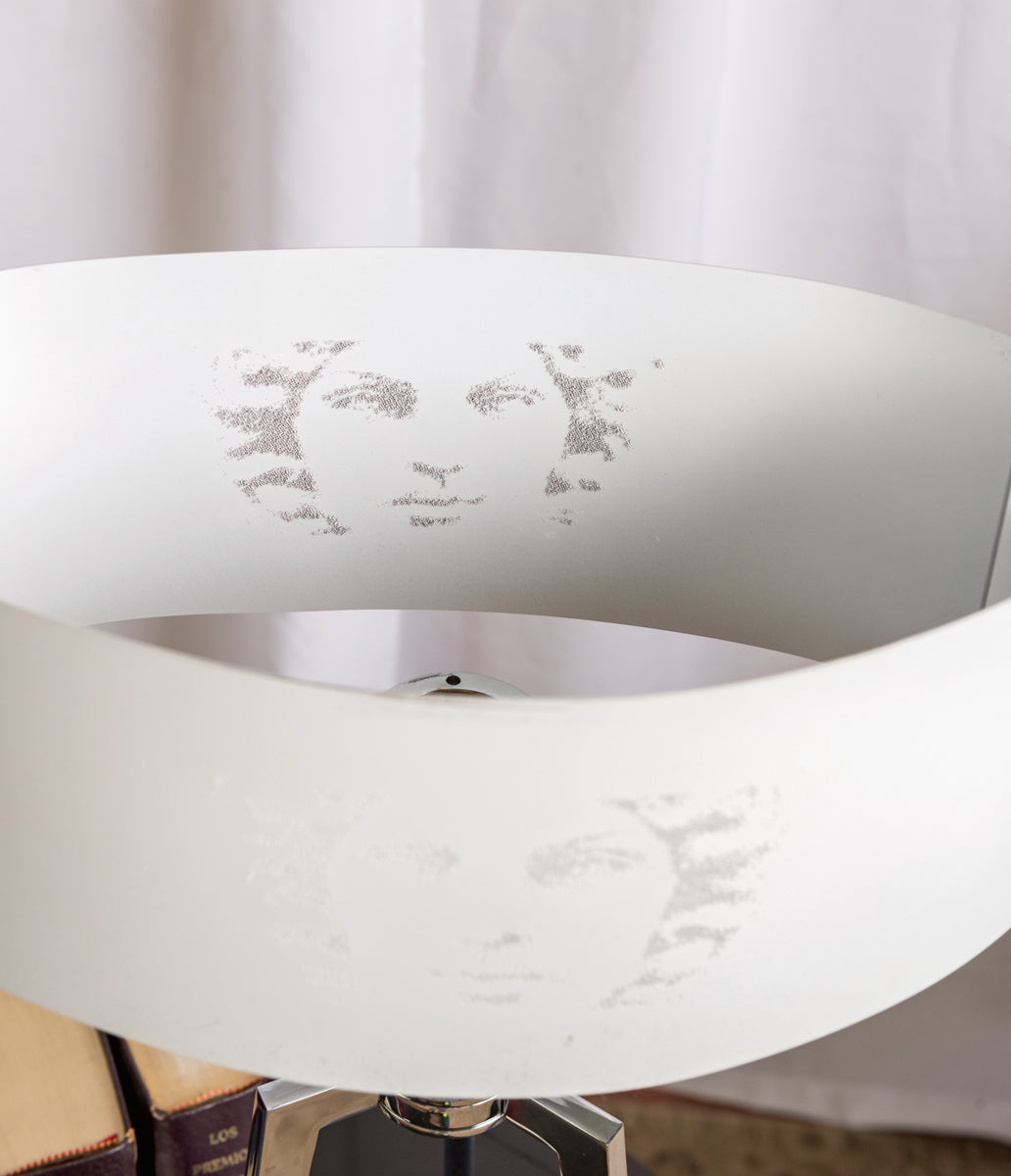 Tripod table lamp