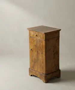 Mesita de Noche Auxiliar Antigua en Chapa de Raíz de Nogal (Estilo Luis Felipe)