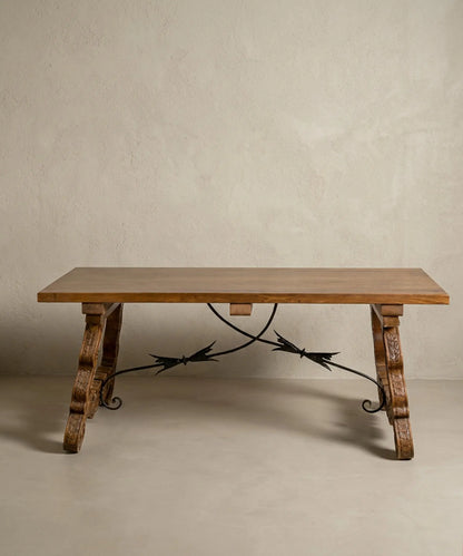 Mesa de Comedor Castellana de Lira con Herraje de Hierro Forjado