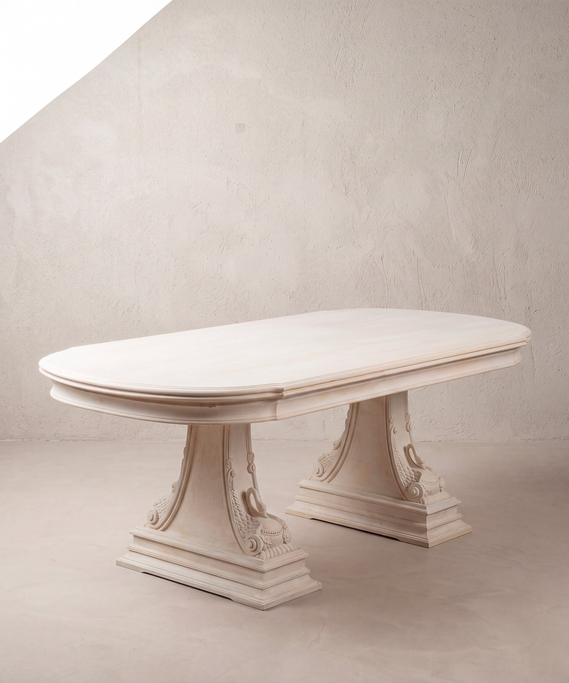 Mesa de Comedor Extensible con Cisnes Tallados | Estilo Imperio en Haya Maciza