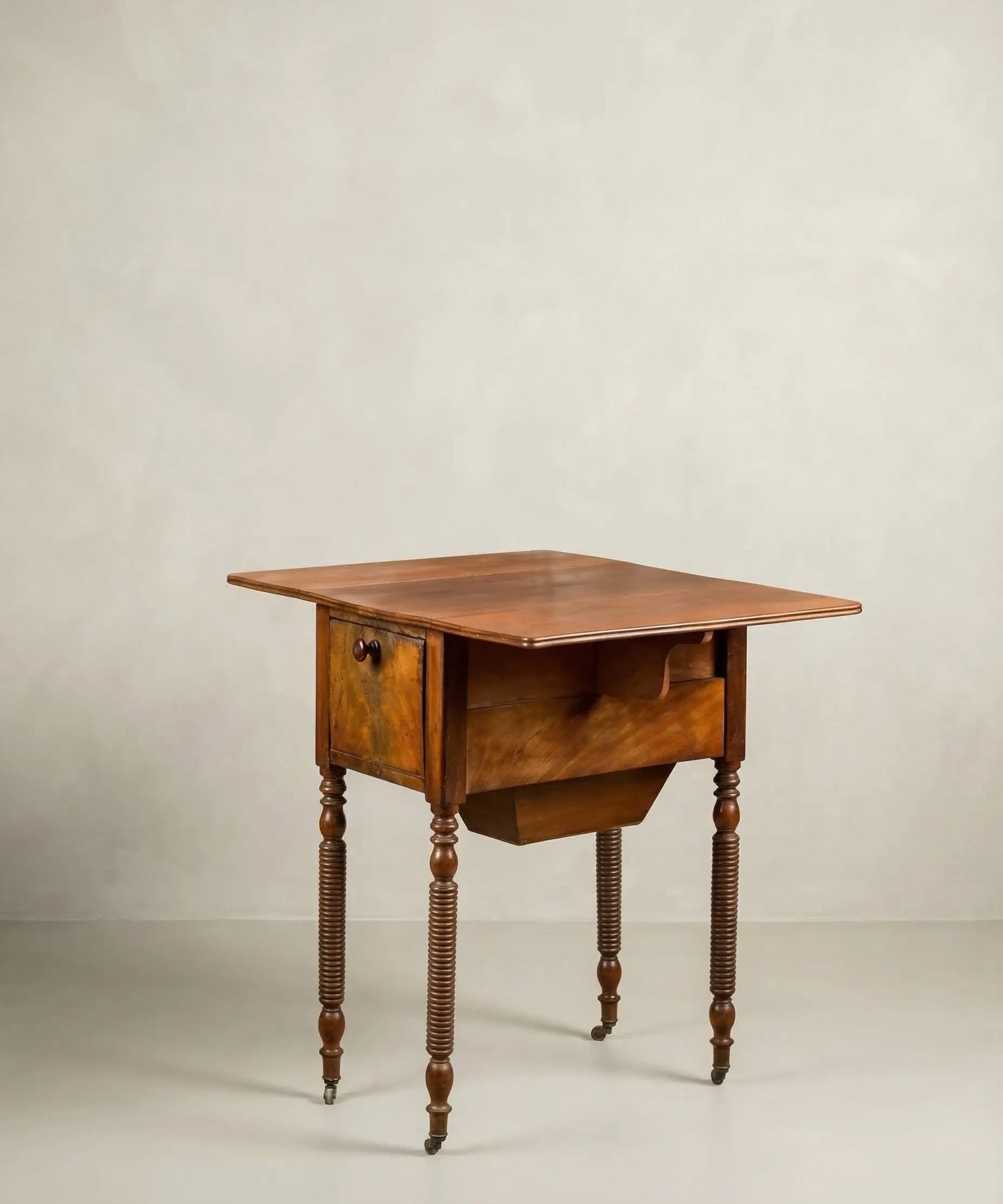 Mesa costurero antigua en palma de caoba con alas abatibles (S. XIX)